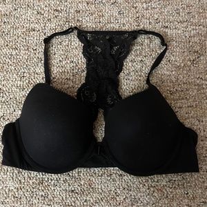 Victoria’s Secret Body by Victoria front close push up bra